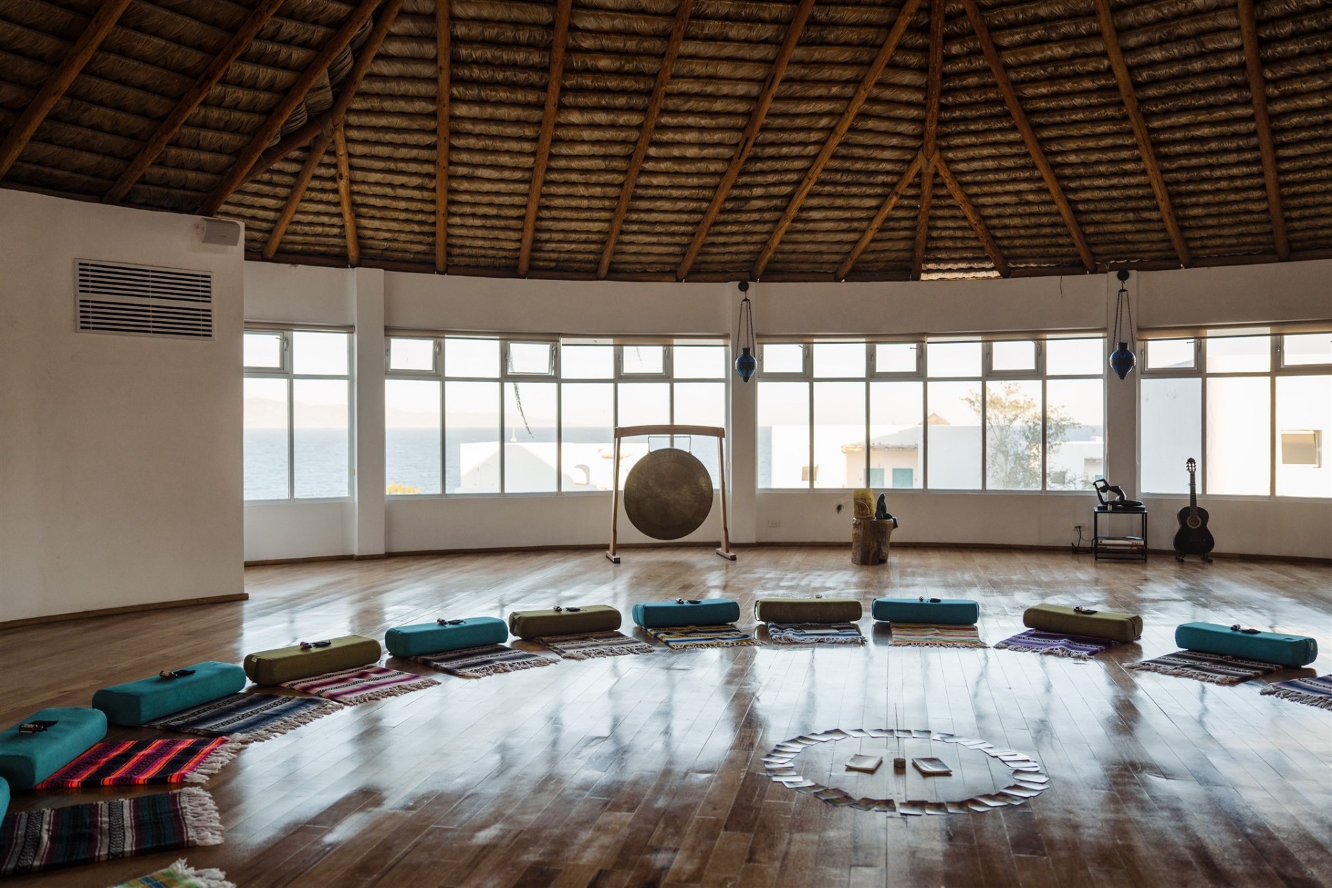 Sound bath under the thatched dome